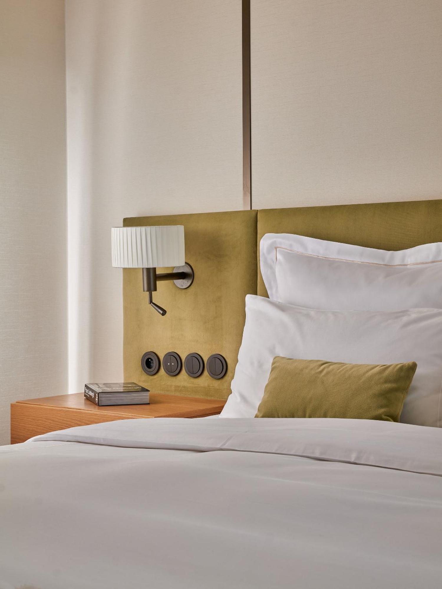 Deluxe Studio,1672657386:JPEG